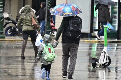 تلقت إدارة الإطفاء عشرات المكالمات في المناطق الثلاث الأكثر هطولاً للأمطار في أتيكا