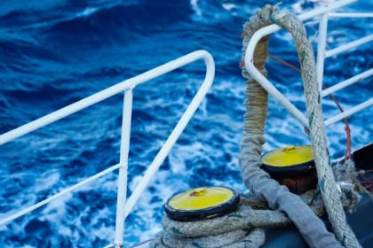 رودس: انقطعت الكابلات على متن سفينة سياحية بسبب سوء الأحوال الجوية