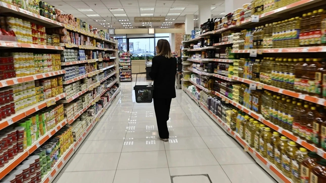 مواعيد العمل خلال العطلات: تفتح محلات السوبر ماركت أبوابها يوم الأحد - كيف ستعمل؟