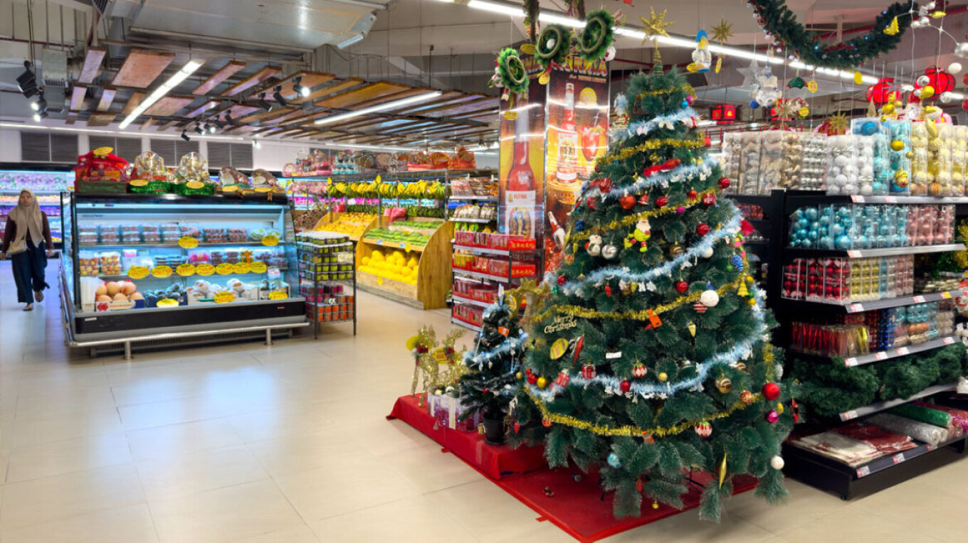 مواعيد العمل خلال فترة أعياد الميلاد: تفتح المتاجر و محلات السوبر ماركت أبوابها يومي الأحد ٢١ و ٢٨ ديسمبر