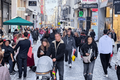 تفتح المتاجر و محلات السوبر ماركت أبوابها في آخر يوم أحد من السنة