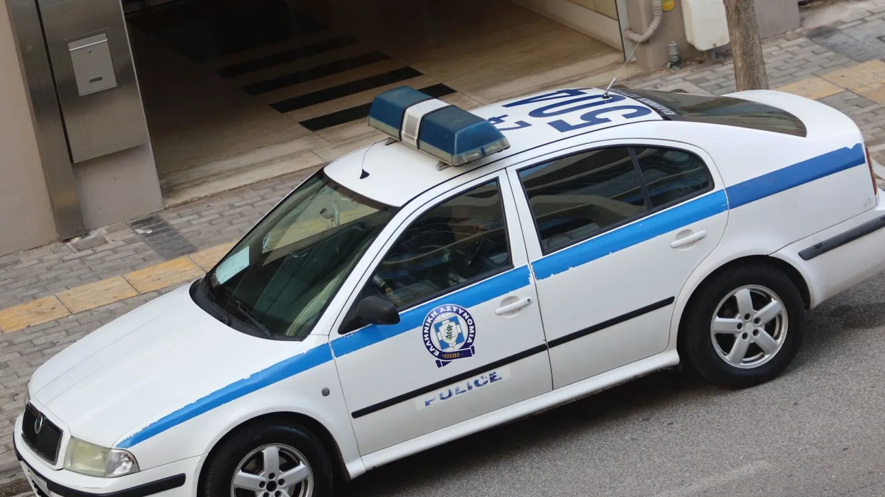 تم تفكيك عصابة ارتكبت عمليات سطو و سرقة في متاجر غرب أتيكا و تم التحقيق في ١٧ قضية