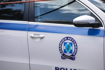 ريثيمنو: اعتقال شخصين بتهمة حيازة أسلحة و مخدرات - مصادرة سيارة أيضاً