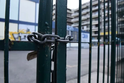 اغلاق دور الحضانة و رياض الأطفال و المدارس التابعة لبلدية أثينا أبوابها غداً