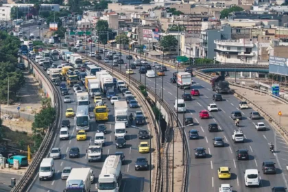 حركة المرور: ازدحام مروري في كيفيسوس بسبب حادث سير - انخفاض السرعة في وسط المدينة و على طريق أتيكي أودوس