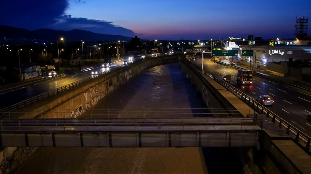 حادث تصادم لأربع مركبات في كيفيسوس - ازدحام مروري على الطريق إلى بيرايوس