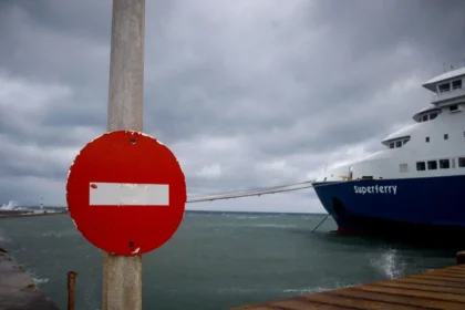 سوء الأحوال الجوية: لا توجد رحلات بحرية من موانئ بيرايوس و رافينا و لافريو