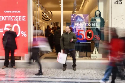 تفتح المتاجر أبوابها يوم الأحد ١/٢٣: ساعات العمل و تخفيضات الشتاء و المتاجر الكبرى