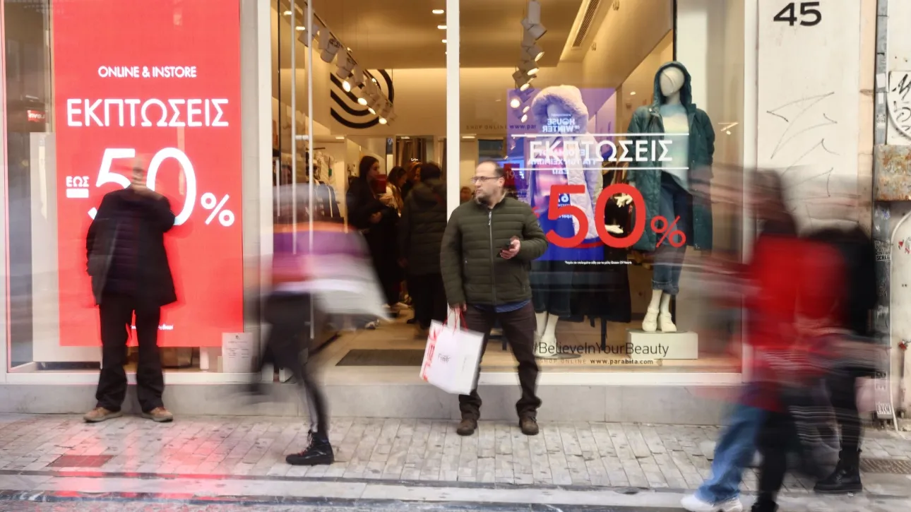 تفتح المتاجر أبوابها يوم الأحد ١/٢٣: ساعات العمل و تخفيضات الشتاء و المتاجر الكبرى