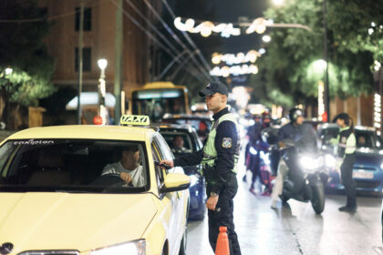 ليلة رأس سنة خالية من الكحول في أتيكا: ٦٢ نتيجة إيجابية فقط لاختبار الكحول من أصل ٦١٢٩ فحصًا أجريت بمناسبة رأس السنة