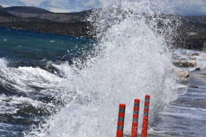 حظر المغادرة من موانئ بيرايوس و رافينا بسبب سوء الأحوال الجوية