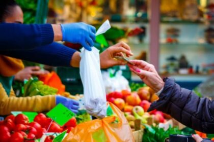 إضراب مفتوح على مستوى البلاد في أسواق المزارعين ابتداءً من ٧ يناير