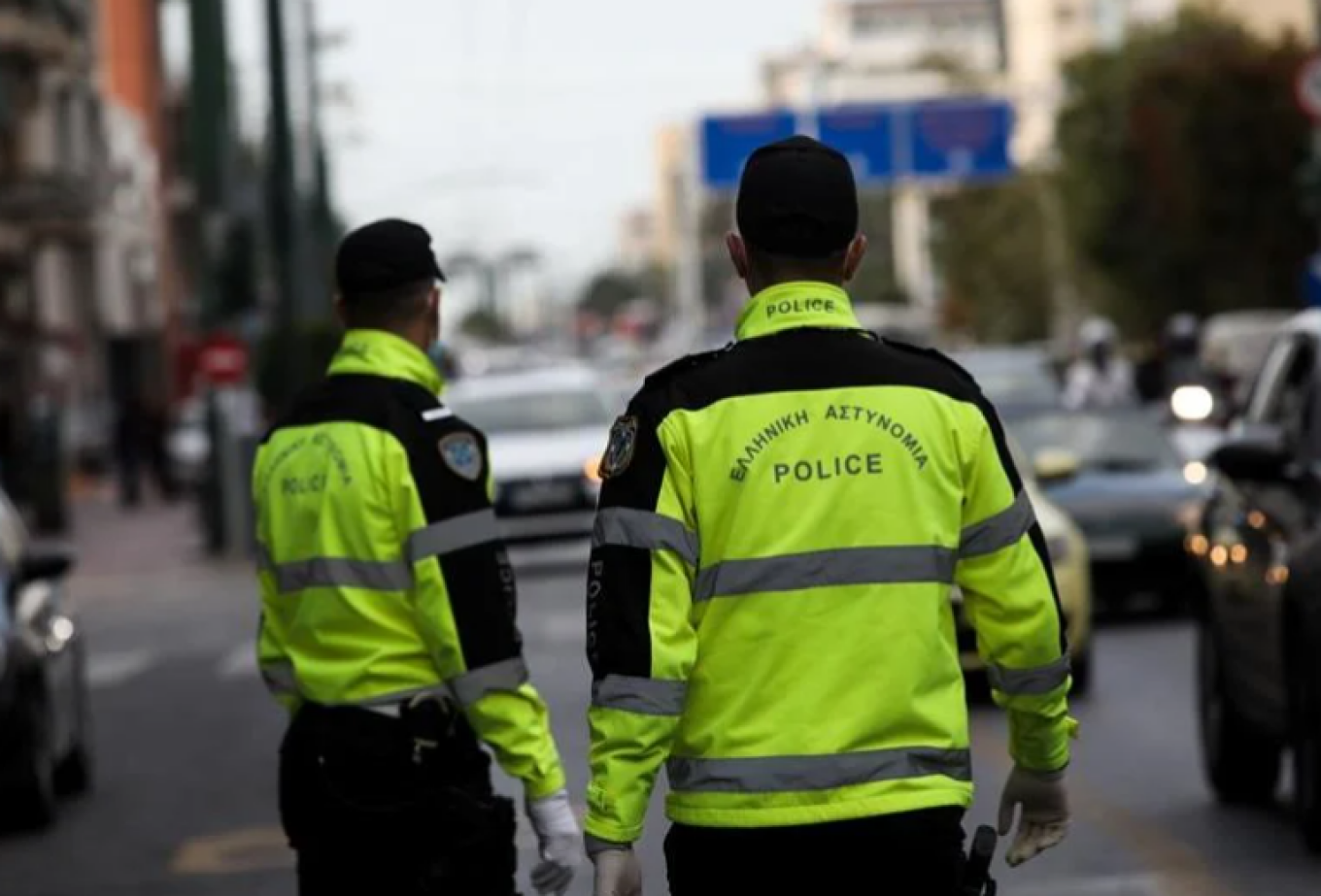 سالونيكي : القبض على رجل يبلغ من العمر ٥٣ عامًا بتهمة قيادة شاحنة تحت تأثير الكحول