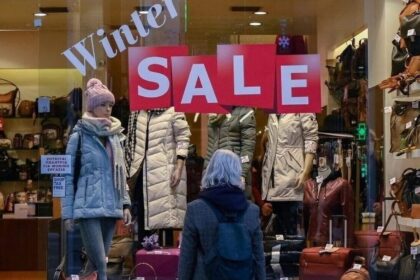 تفتح المتاجر أبوابها يوم الأحد ١/٢٥ - ماذا ينطبق على محلات السوبر ماركت