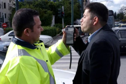 سالونيكي: تقييد ثلاثة سائقين بالأصفاد بعد قيادتهم تحت تأثير الكحول