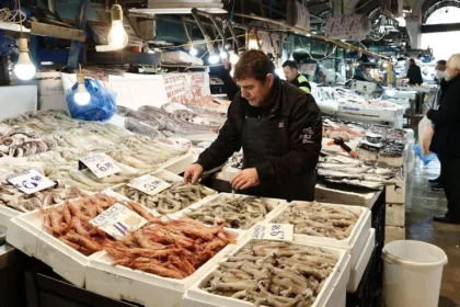 الاثنين النظيف: ما هي المتاجر التي تعمل بشكل طبيعي؟ - سوق فارفاكيوس مفتوح حتى الظهر