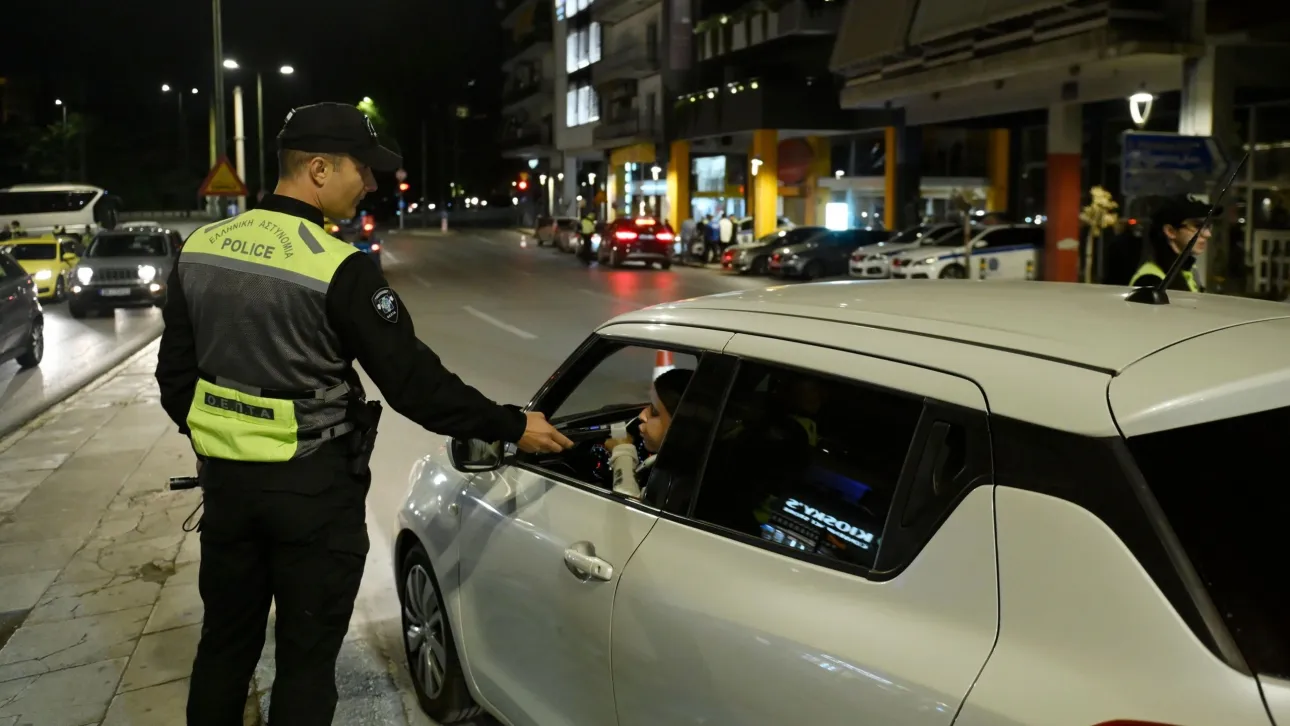 سالونيكي: اعتقال شخصين بتهمة القيادة تحت تأثير الكحول - مطاردة و اعتقال شاب يبلغ من العمر ١٧ عاماً