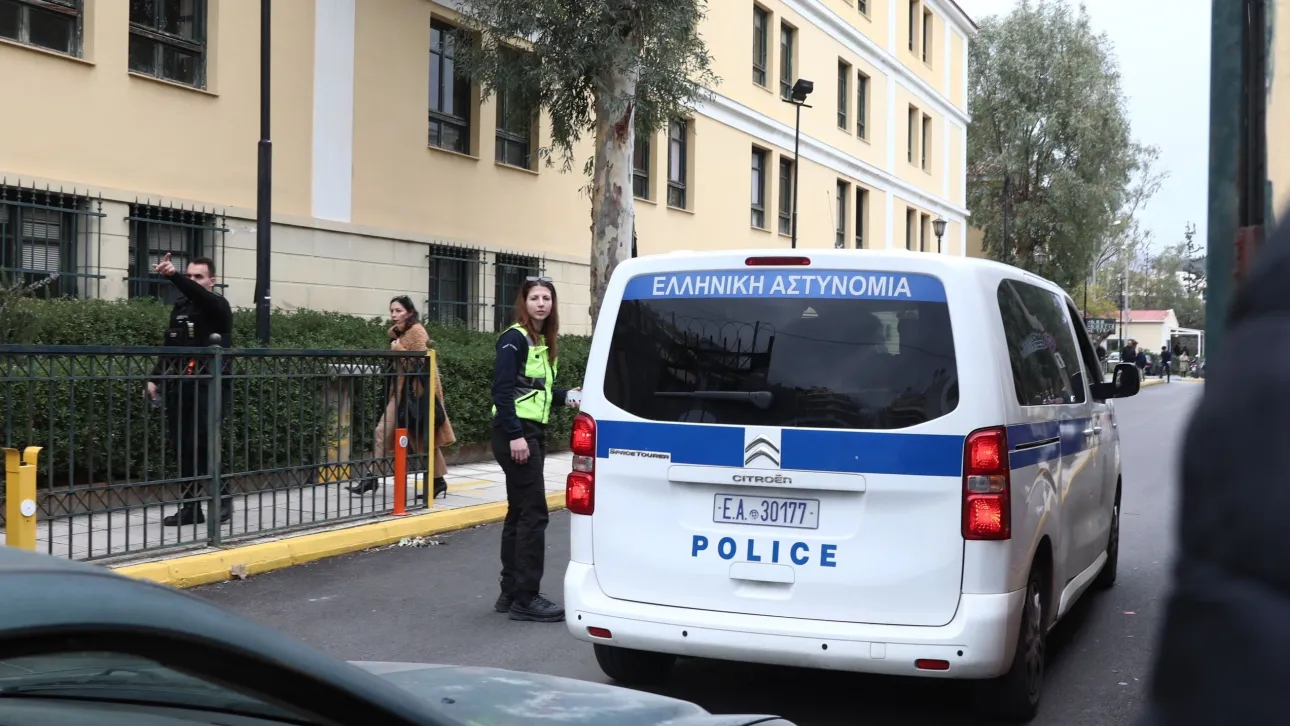 حكم بالسجن لمدة ٢٠ شهراً و سحب رخصة القيادة لمغني قاد سيارته و هو مخمور في كولوناكي