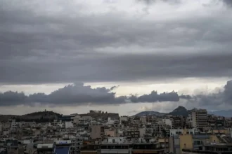 الطقس: غائم، غبار أفريقي و توقعات لسقوط أمطار - درجة الحرارة ٢٠ درجة في اتيكا