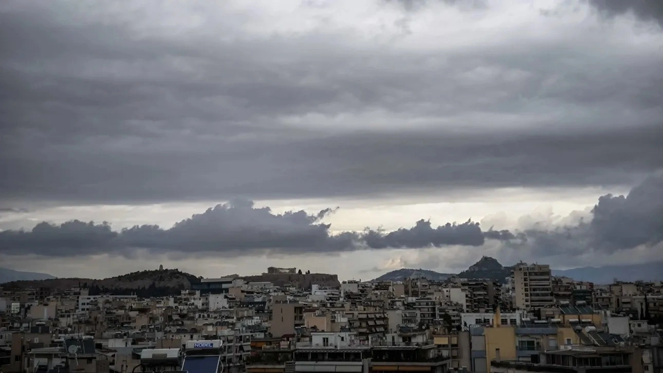 الطقس: غائم، غبار أفريقي و توقعات لسقوط أمطار - درجة الحرارة ٢٠ درجة في اتيكا