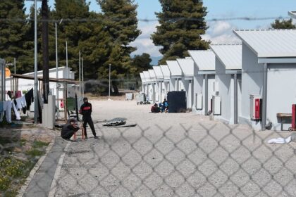 تعرض شاب يبلغ من العمر ٢٠ عامًا للطعن في مأوى للمهاجرين في ريتسونا و يجري البحث عن الجاني