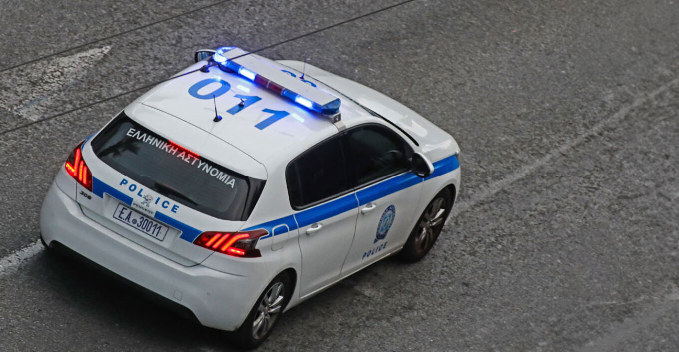 القبض على رجل يبلغ من العمر ٥٤ عاماً بتهمة السطو المسلح بسكين في كاتيريني