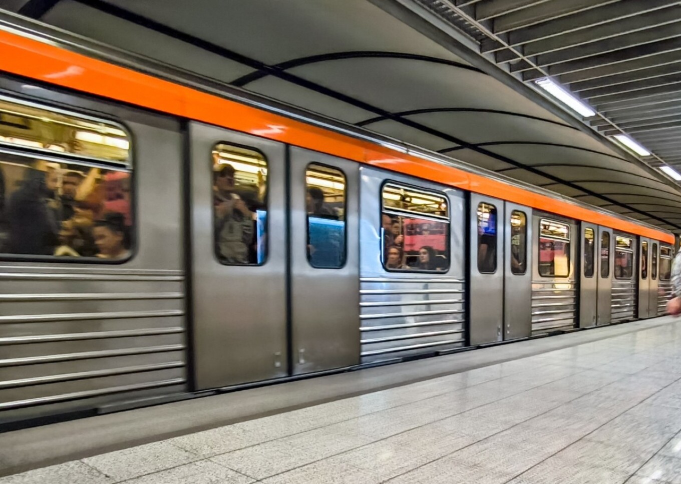 تغييرات في الخط الأحمر لمترو الأنفاق: إغلاق ٤ محطات مبكراً و جداول مواعيد مفصلة