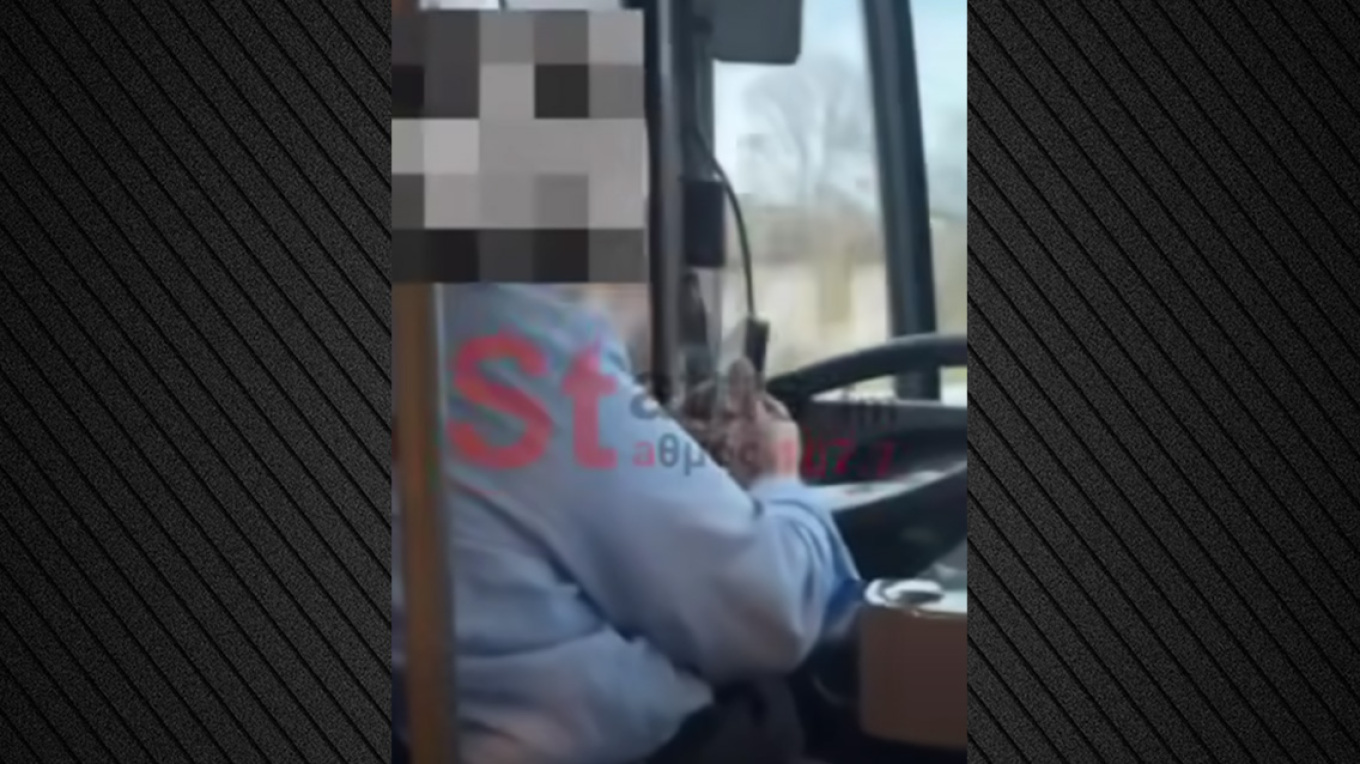 فصل سائق حافلة KTEL في مدينة سالونيكي بسبب انشغاله بهاتفه المحمول أثناء القيادة