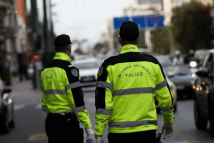 حادث مروري في كيفيسيا، اصطدام سيارة بدراجة نارية