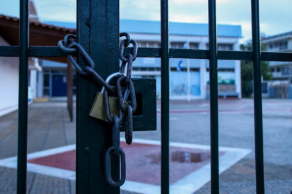 تمت إقالة مدير مدرسة في خالاندري - أجبر الطلاب على الحفر في المدرسة