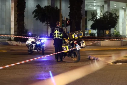 القبض علي رجل سوداني بحوزته قنابل يدوية في منطقة غادا يُحتجز رهن التحقيق