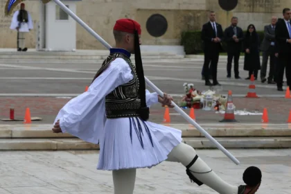 ٢٥ مارس: زيادة في التواجد الأمني و نقاط تفتيش شرطة المرور و تطبيق قوانين المرور - إجراءات الشرطه