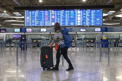 إلغاءات جماعية للرحلات الجوية من مطار فينيزيلوس بسبب تصاعد التوتر في الشرق الأوسط