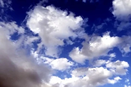 الطقس صافٍ في معظم أنحاء البلاد - غائم مع هطول أمطار محلية في البر الغربي