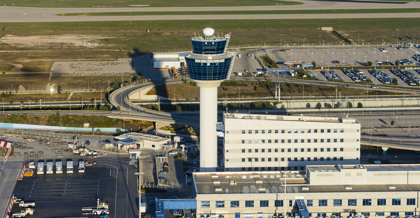 انطلقت أول رحلة إجلاء من دبي تقل ٤٠٠ يوناني تليها رحلة طيران الإمارات الثانية بعد الظهر