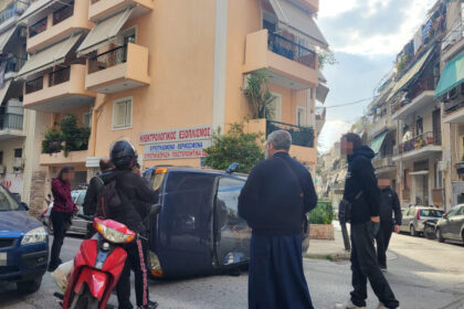 حادث مروري في كيبسيلي - انقلبت سيارة في منتصف الطريق