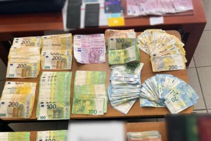 تفكيك شبكة كبيرة للاتجار بالبشر بلغت أرباحها ٥ ملايين يورو: تم القبض على ٢١ شخصًا و كشفت التحقيقات عن كيفية عملهم