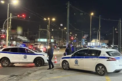 مداهمة خاصة نفذتها الشرطة اليونانية في إيليون و أغيوي أنارغيري بسبب مخالفات مرورية