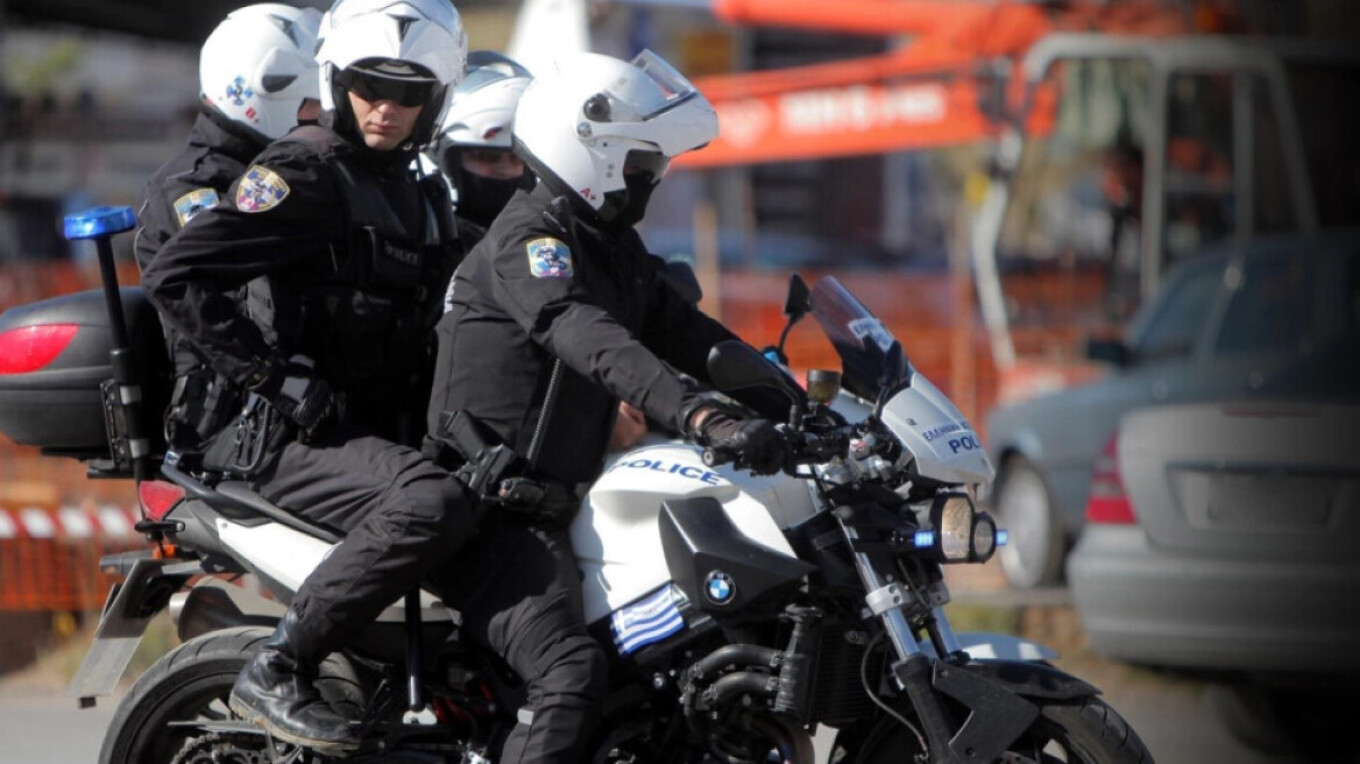 القبض على رجل يبلغ من العمر ٤٧ عاماً في كورفو بتهمة الاتجار بالمخدرات و الاعتداء على ضباط الشرطة