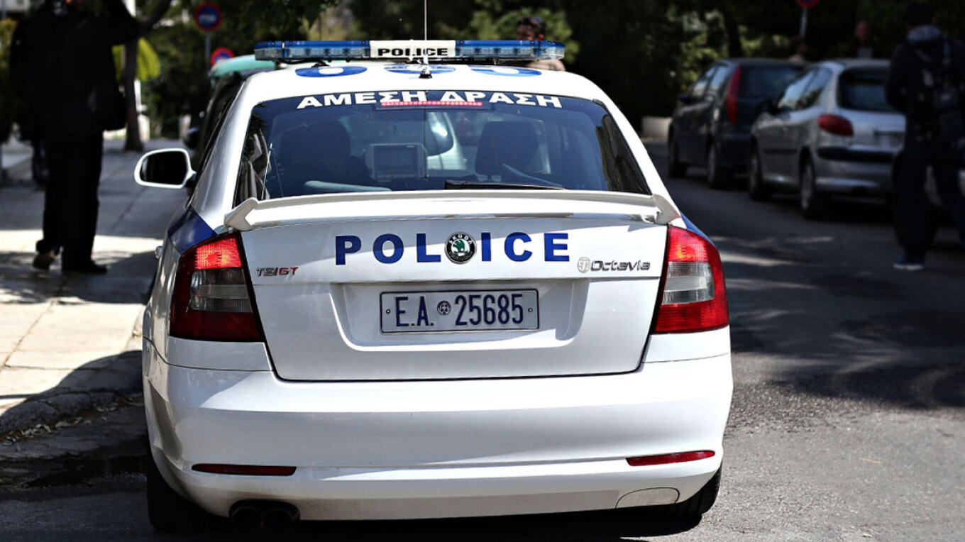 القبض على فتى يبلغ من العمر ١٤ عاماً و بحوزته سكين في مدرسة في أغرينيو