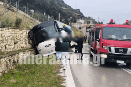 اصطدام حافلة تقل سبعة طلاب في زاكينثوس بسيارة