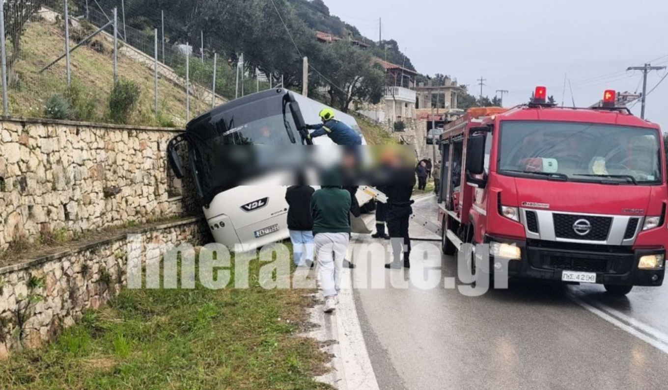 اصطدام حافلة تقل سبعة طلاب في زاكينثوس بسيارة