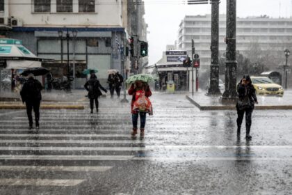 طقس عاصف حتى الظهر و طقس غير مستقر حتى يوم الاثنين مع انخفاض في درجات الحراره في اتيكا