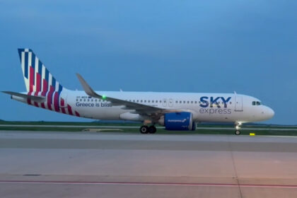 تمت إعادة ٨٧ مواطناً يونانياً من عُمان إلى أثينا على متن رحلة جوية خاصة تابعة لشركة سكاي إكسبريس.