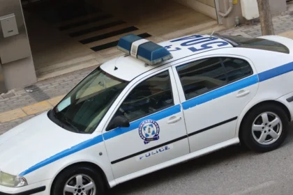 سالونيكي: إلقاء القبض على شاب يبلغ من العمر ٢٧ عامًا بتهمة التسبب في حادث مروري تضمن التخلي عن طفل يبلغ من العمر تسع سنوات