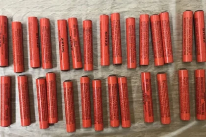 ضبط أكثر من خمسة كيلوغرامات من المتفجرات و مئات من الألعاب النارية في ميسولونغي و بيرغوس - اعتقال ثلاثة أشخاص