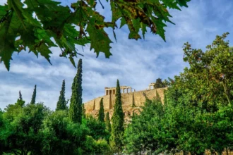 طقس غائم يوم الاثنين مع درجات حرارة تصل إلى ٢٤ درجة مئوية - من المتوقع هطول أمطار في بعض المناطق