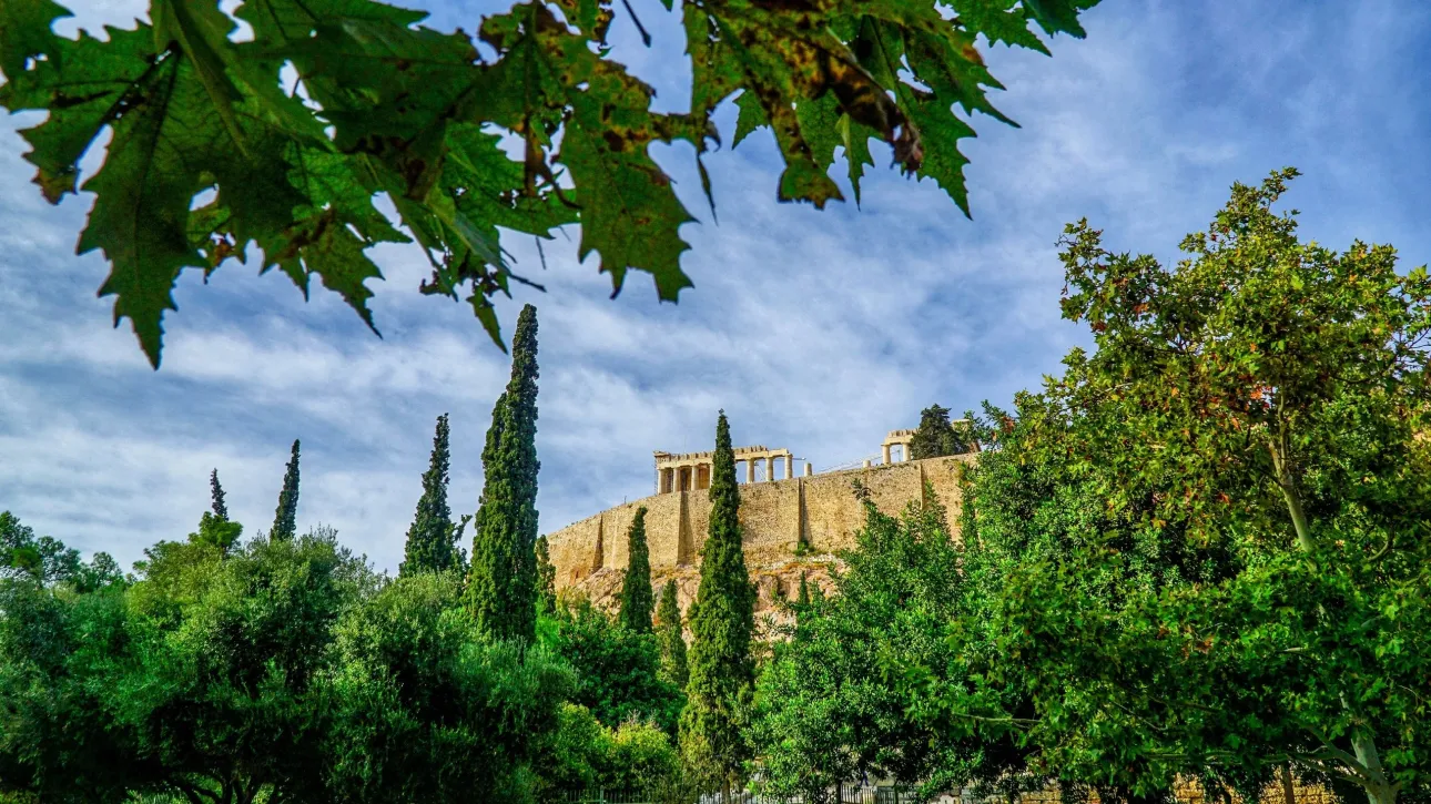 طقس غائم يوم الاثنين مع درجات حرارة تصل إلى ٢٤ درجة مئوية - من المتوقع هطول أمطار في بعض المناطق