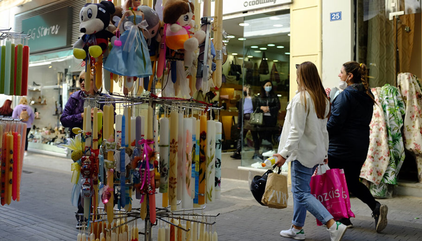 تفتح المتاجر أبوابها يوم الأحد