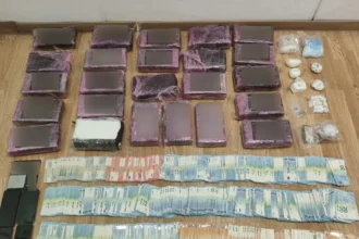 بيرايوس: اعتقال ثلاثة أشخاص بتهمة تهريب المخدرات - ضبط أكثر من ٢٧ كيلوغراماً من الكوكايين